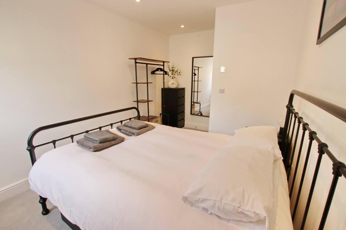 Modern Home For Small Groups By Stones Throw Apartments - Free Parking - Sea View Worthing Zewnętrze zdjęcie