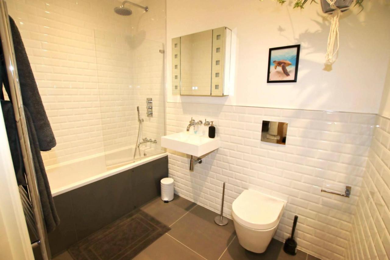Modern Home For Small Groups By Stones Throw Apartments - Free Parking - Sea View Worthing Zewnętrze zdjęcie